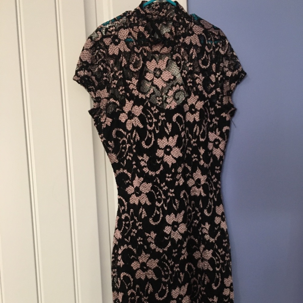 Floral fitted high neck, cutout back dress! Size S